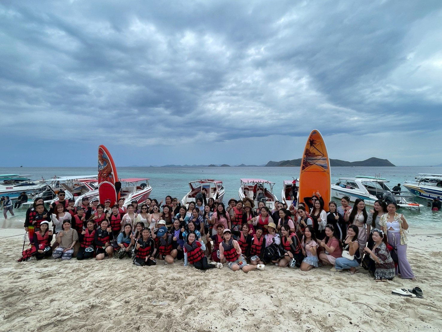 แสมสาร - พัทยา - เกาะล้าน เดินทางโดยรถบัสสแตนดาร์ด ทัวร์